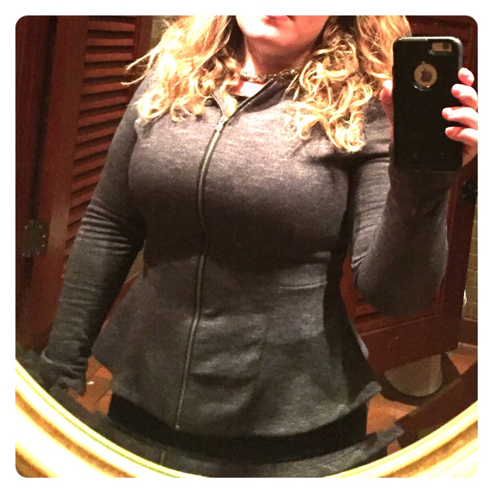 [SOLD] Mossimo Grey Zippered Top Medium